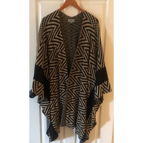 Women's Joseph A Aztec Zig Zag One Size Shawl Poncho Black & Beige - Picture 1 of 11